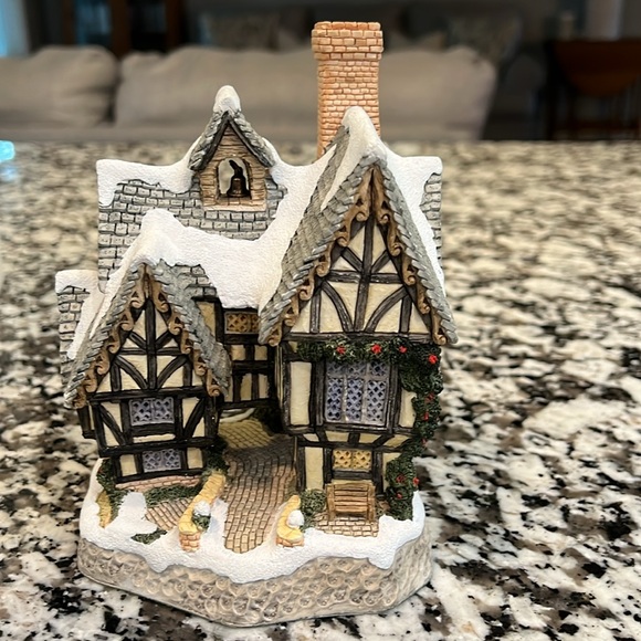 David Winter Cottages Scrooge’s School SIGNED! - Picture 3 of 10